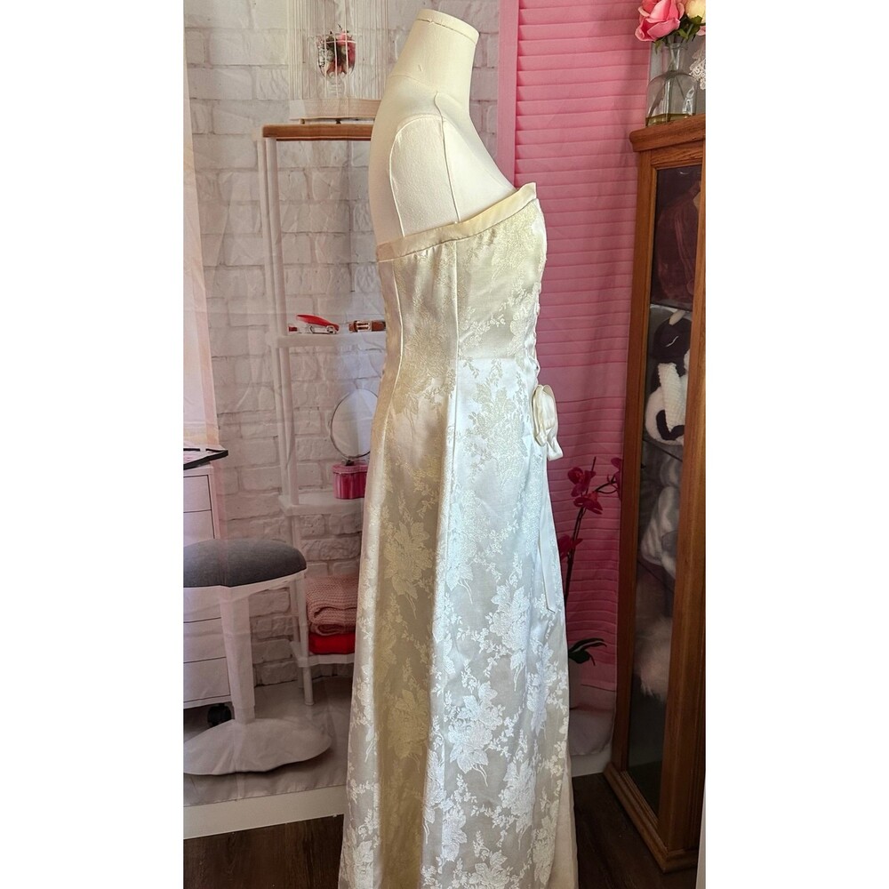 Vintage Ivory Floral Brocade Bridal Gown Strapless Lace-Up Wedding Dress - Picture 7 of 10